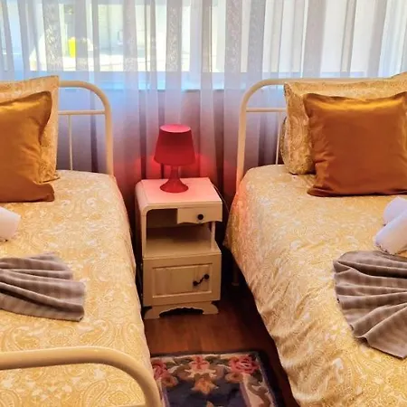 Station House Apartment *