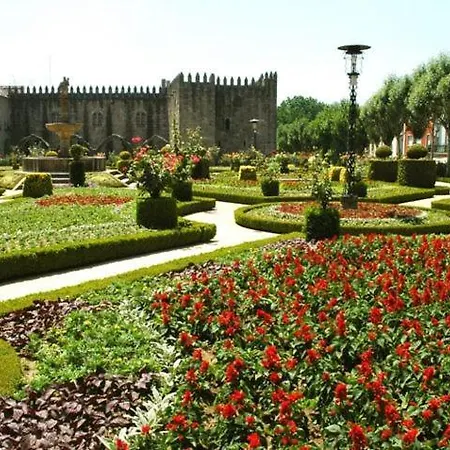 Station House Apartment *